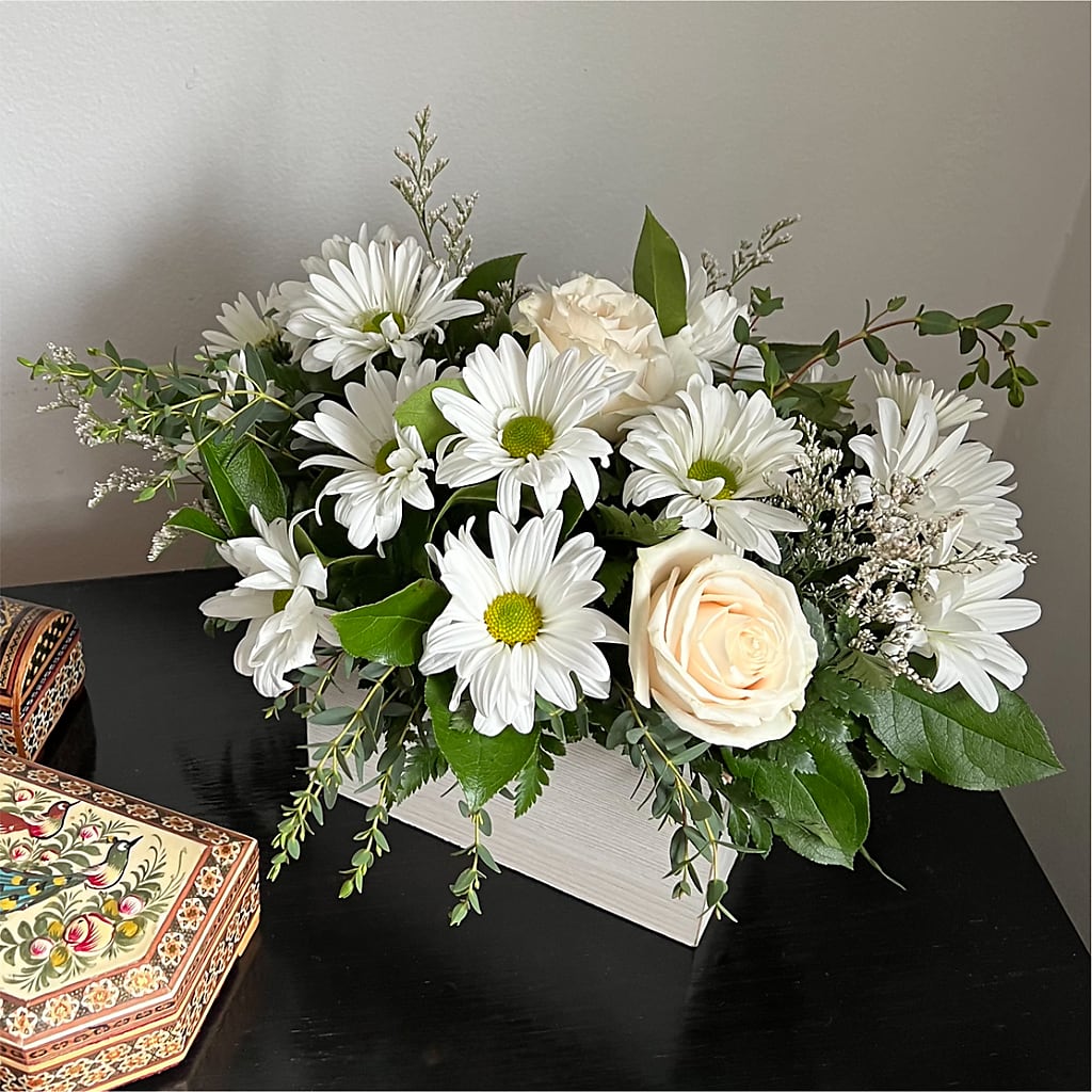 Fresh Linen Box Bouquet – M & R FLOWER AND GIFT SHOP, Lancaster CA