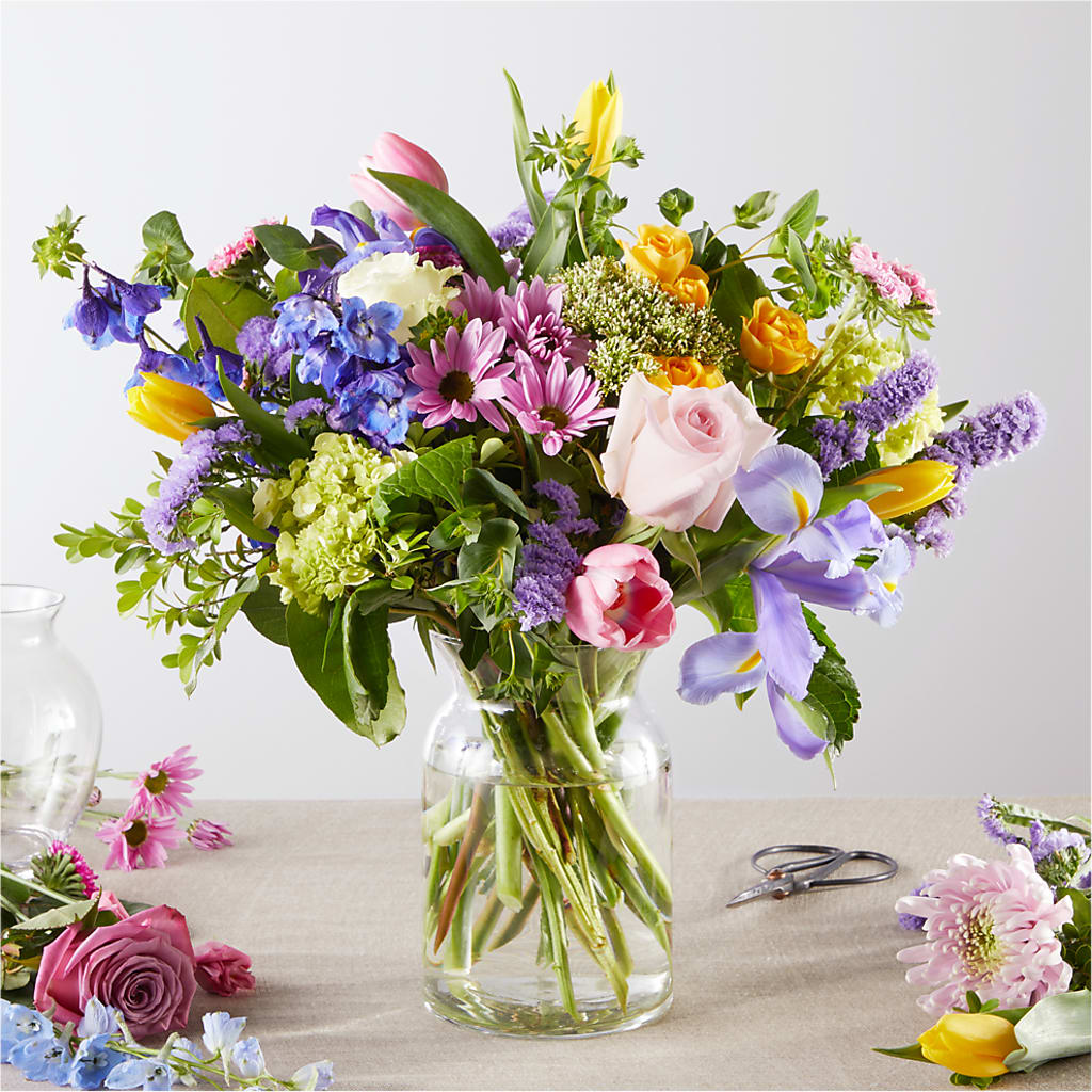 Pastel Tradition - A Florist Original – M & R FLOWER AND GIFT SHOP, Lancaster CA