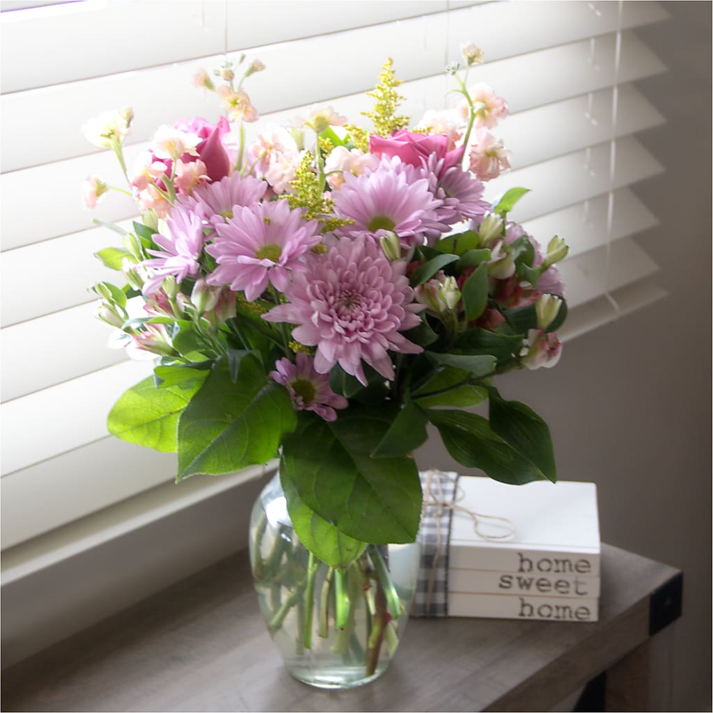 Pastel Tradition - A Florist Original – M & R FLOWER AND GIFT SHOP, Lancaster CA