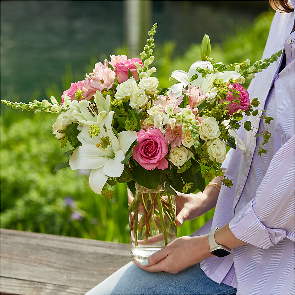 Fondly Bouquet – M & R FLOWER AND GIFT SHOP, Lancaster CA
